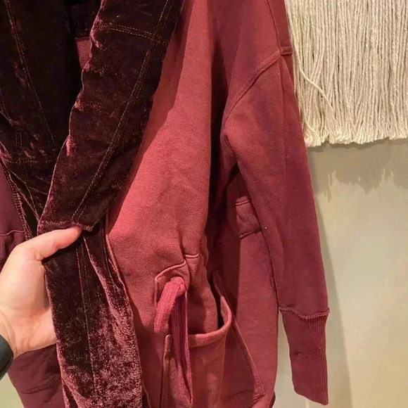 FREE PEOPLE WESTWOOD VELVET TRIM BURGUNDY CARDIGAN WITH HOOD OVERSIZED SIZE XS - Picture 9 of 11